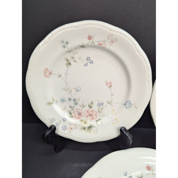 Mikasa Dinner At Eight DB 010 Gardena 1 Rimmed Serving Bowl and 2 Salad Plates - Picture 3 of 9